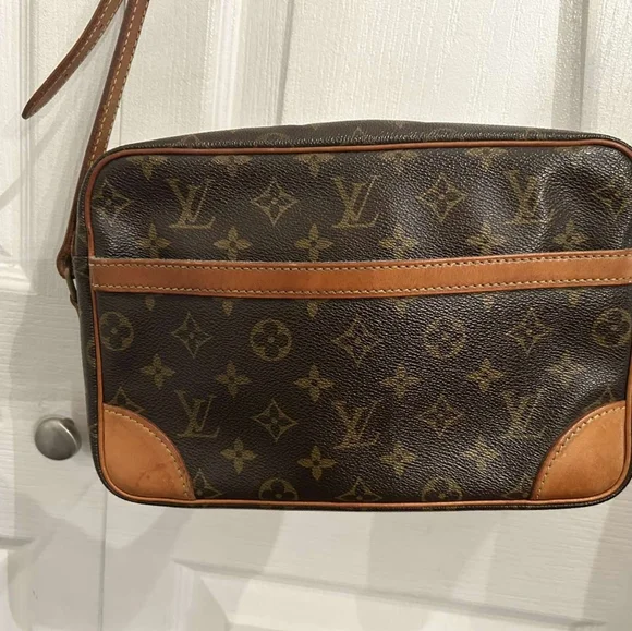 AUTHENTIC - Louis Vuitton Crossbody Bag  Monogram Canvas (certificate included) - Picture 4 of 8